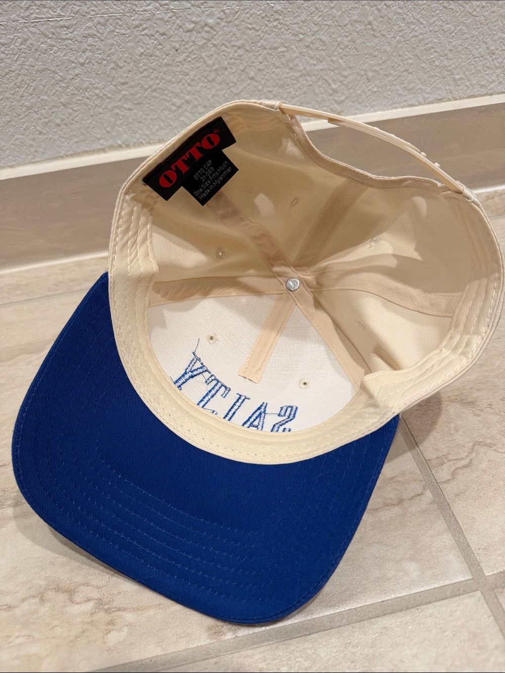 'SALTY' Embroidered Snapback Hat - Picture 5 of 5